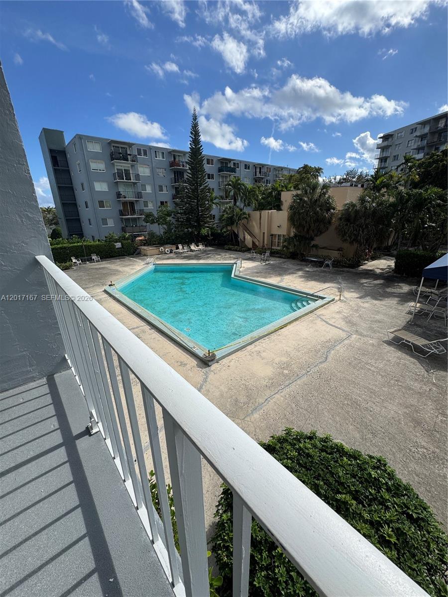 THREE HORIZONS NORTH COND - Residential