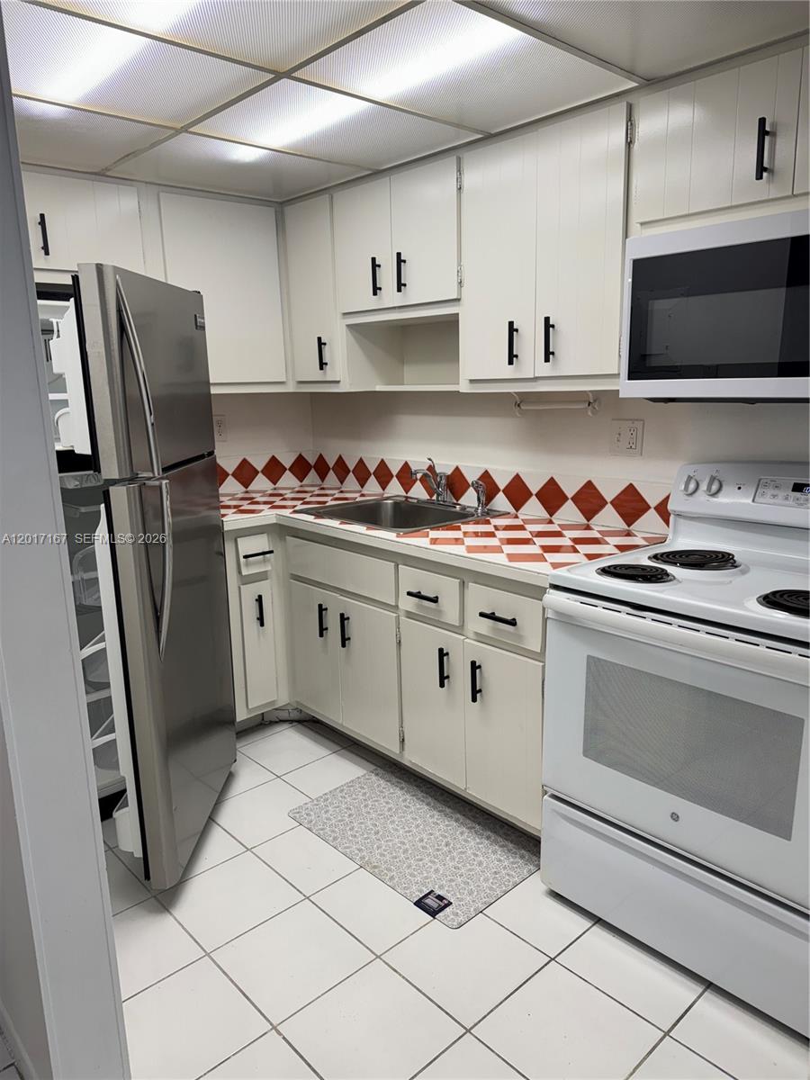 THREE HORIZONS NORTH COND - Residential