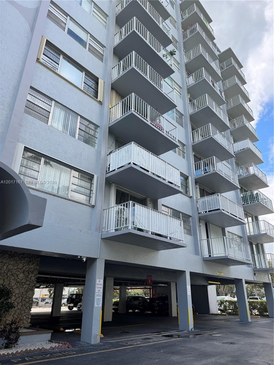 THREE HORIZONS NORTH COND - Residential