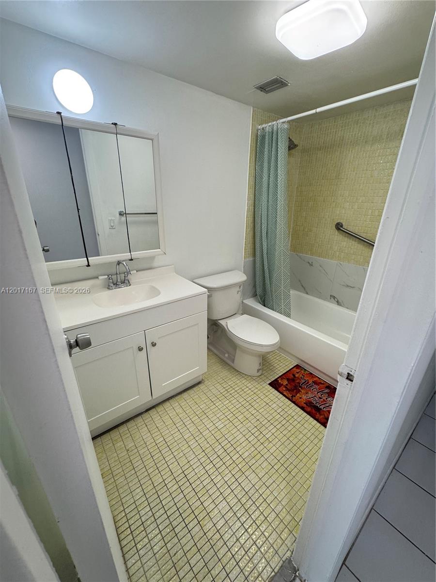 THREE HORIZONS NORTH COND - Residential