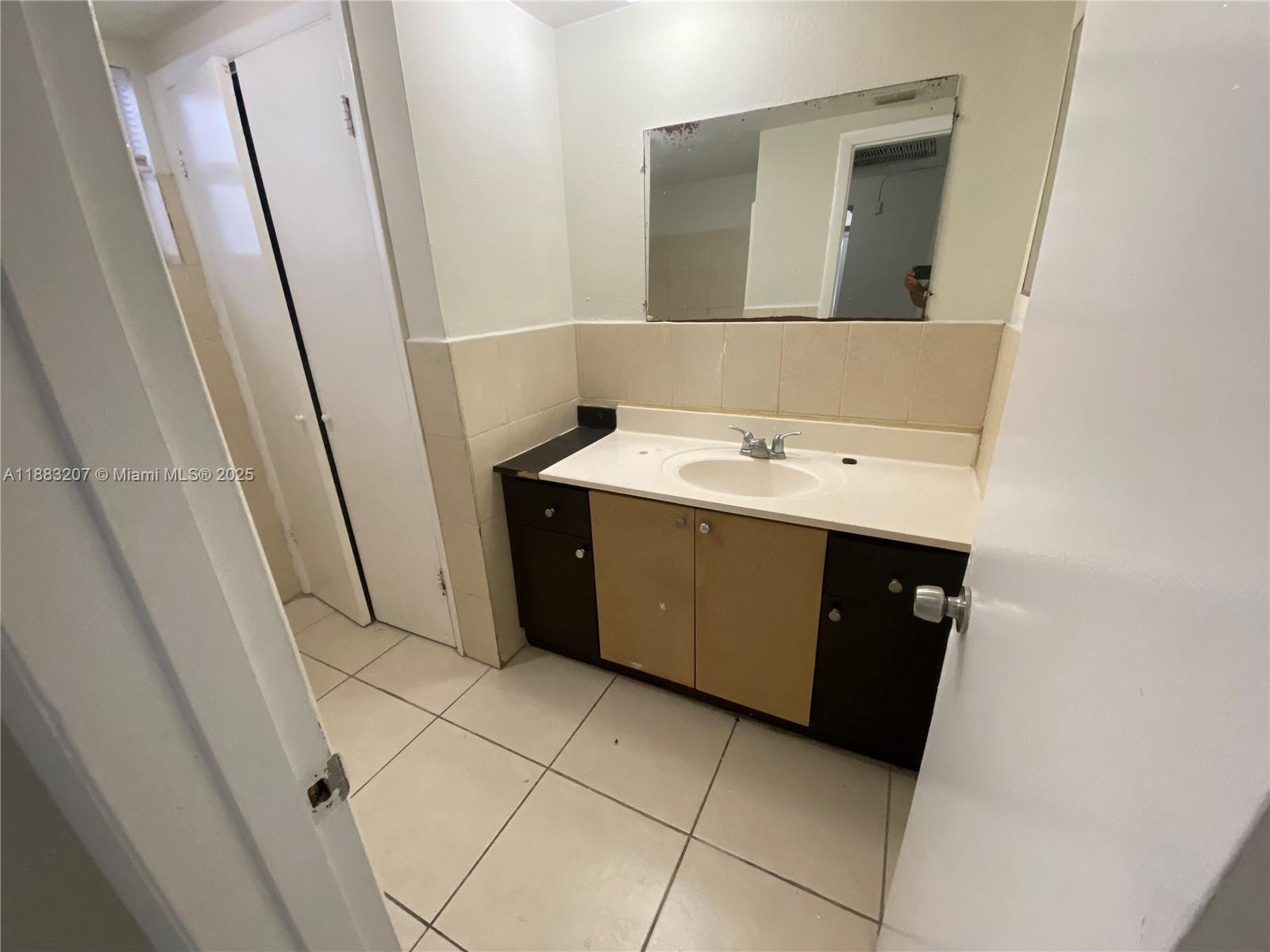 THE WHITE HOUSE CONDO - Residential Lease