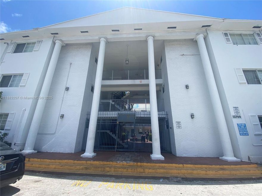 1bed/1bath at White House condo in north miami. Very spacious unit. Central AC. Located on first floor. Available now!