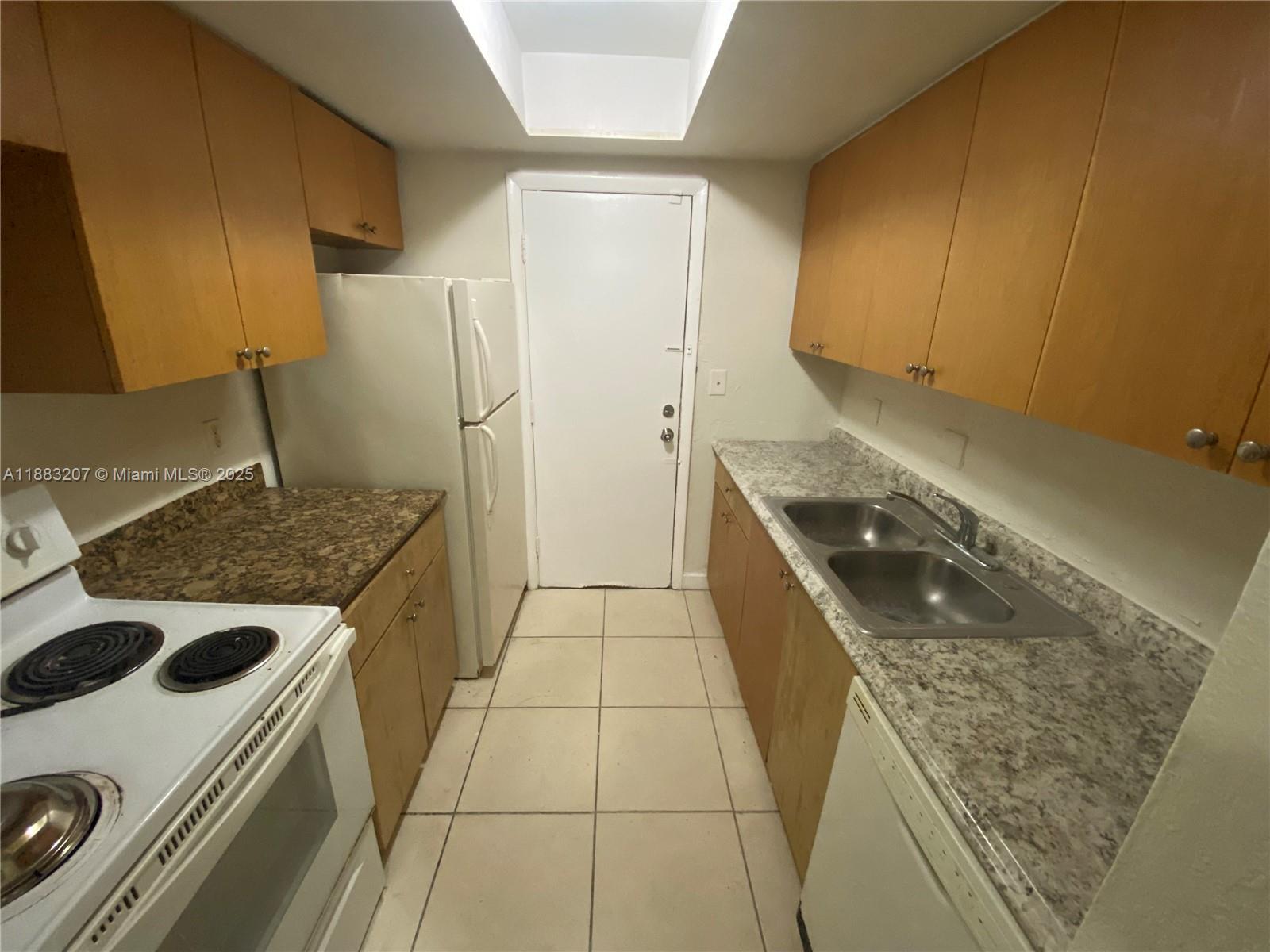 THE WHITE HOUSE CONDO - Residential Lease