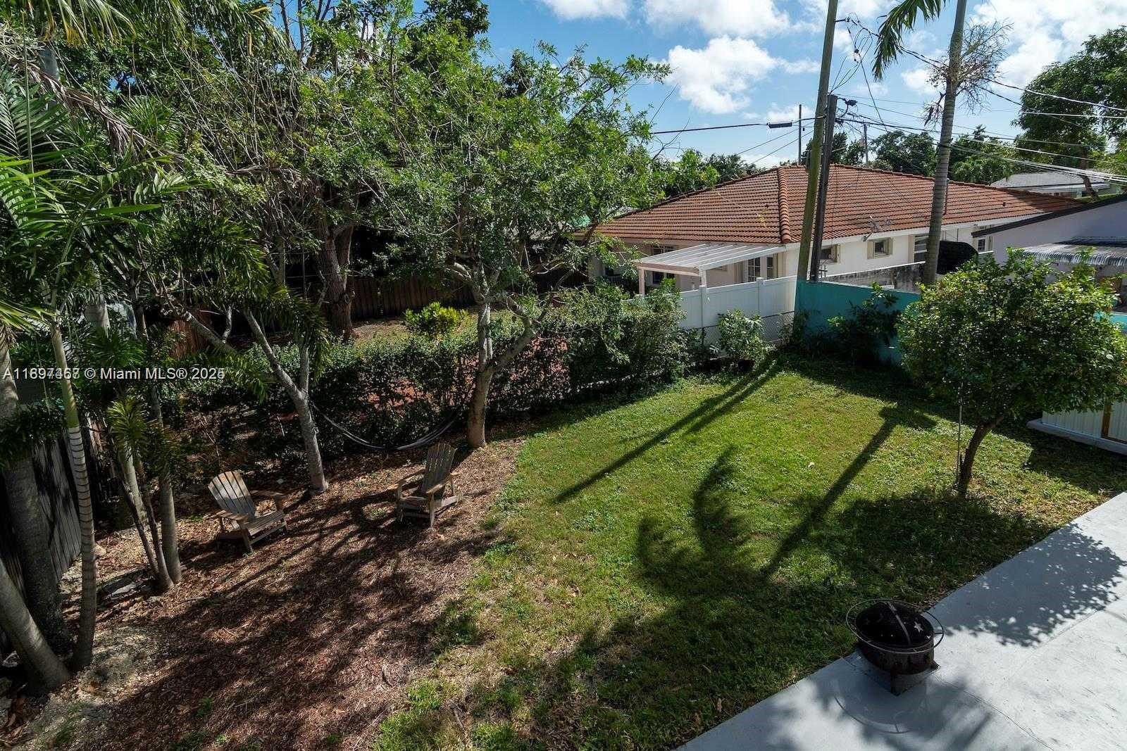 2729 SW 67th Ave