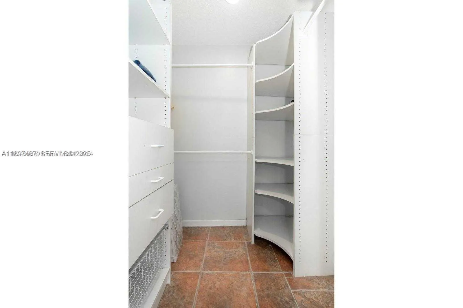 Miami, Florida 33155, United States, 5 Bedrooms Bedrooms, ,2 BathroomsBathrooms,Residential,Active,230601