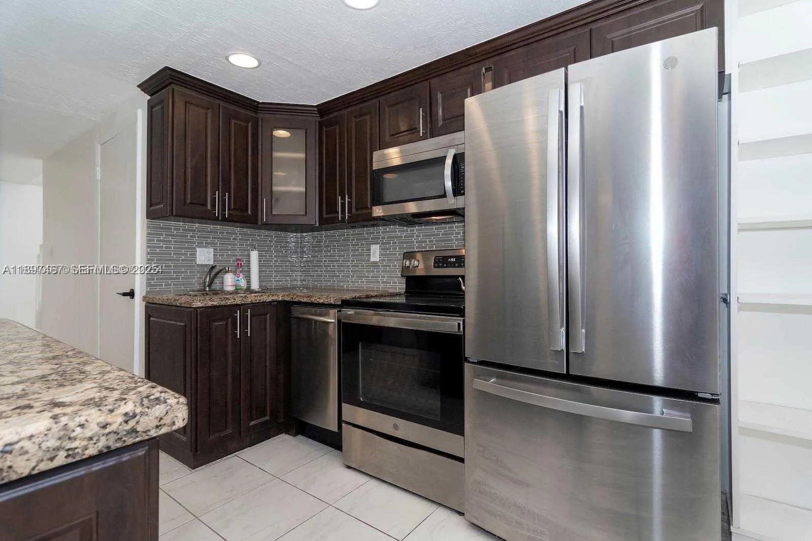 Miami, Florida 33155, United States, 5 Bedrooms Bedrooms, ,2 BathroomsBathrooms,Residential,Active,230601