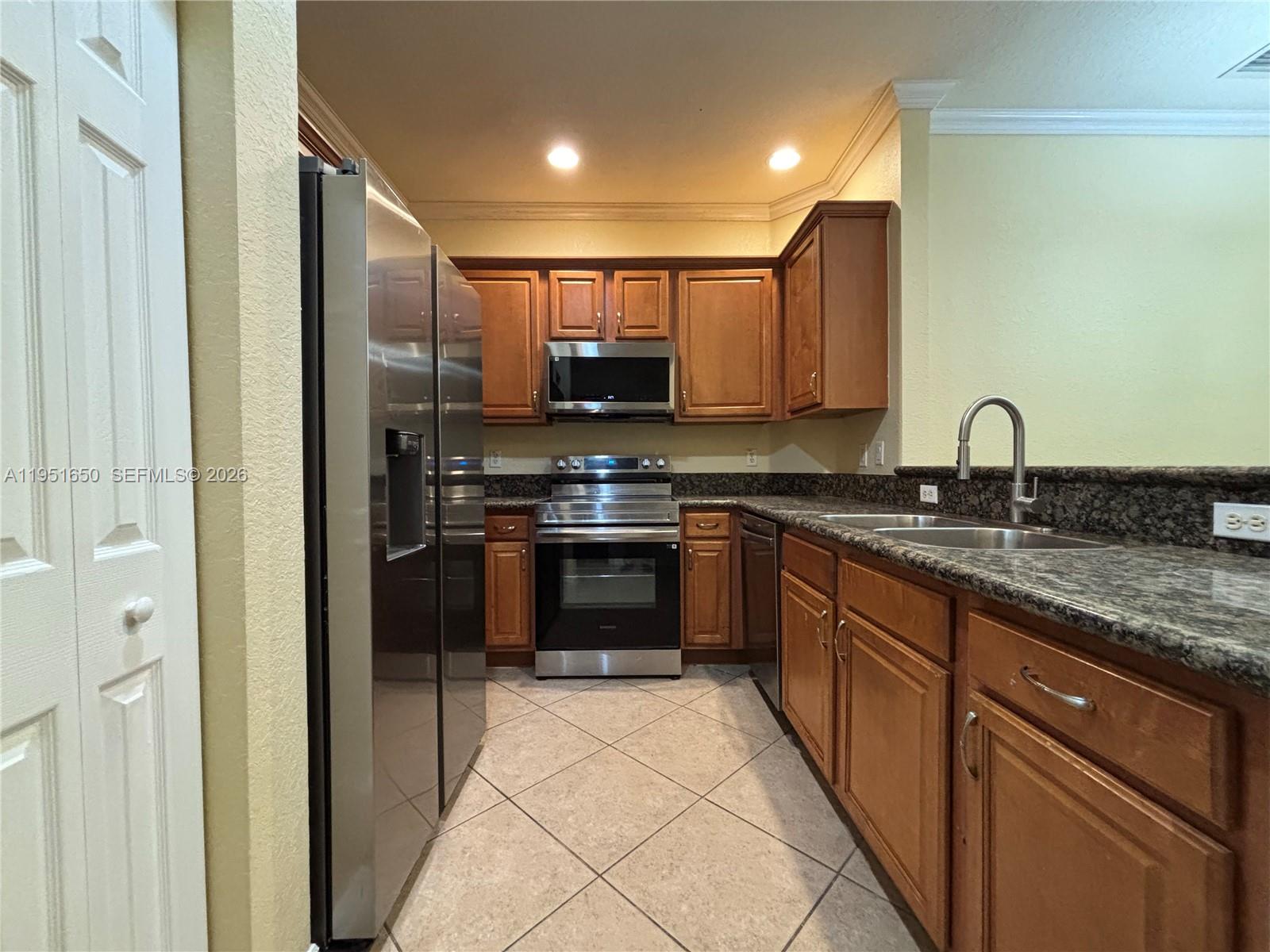 HAMPTON HILLS - Residential