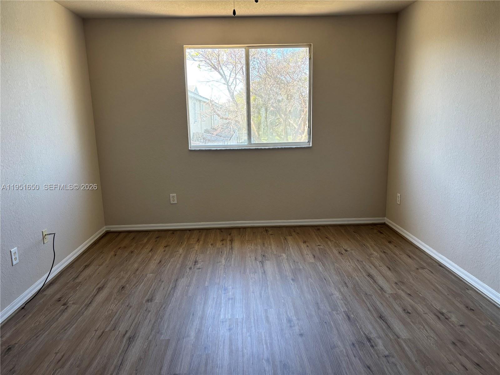 HAMPTON HILLS - Residential