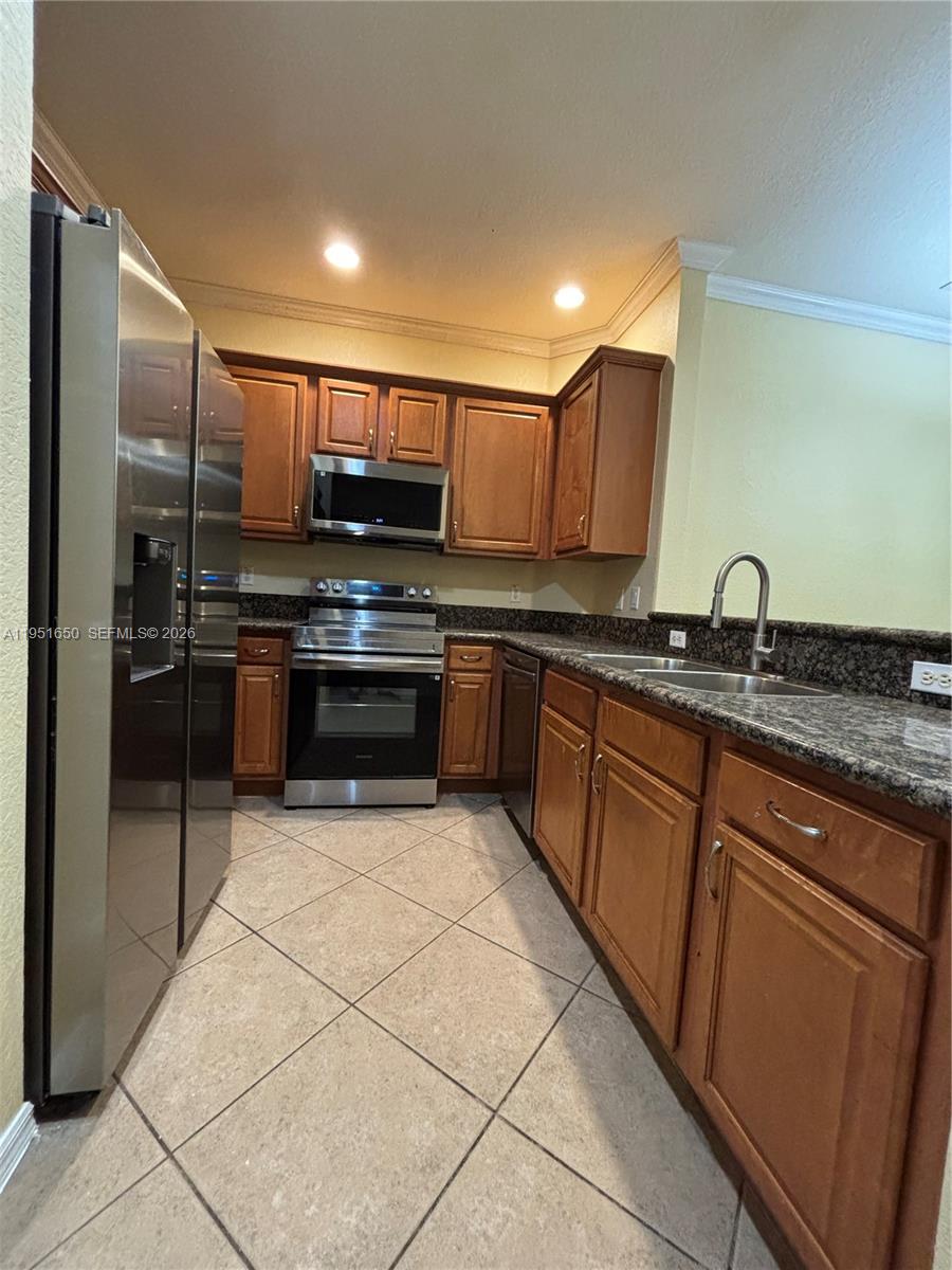 HAMPTON HILLS - Residential