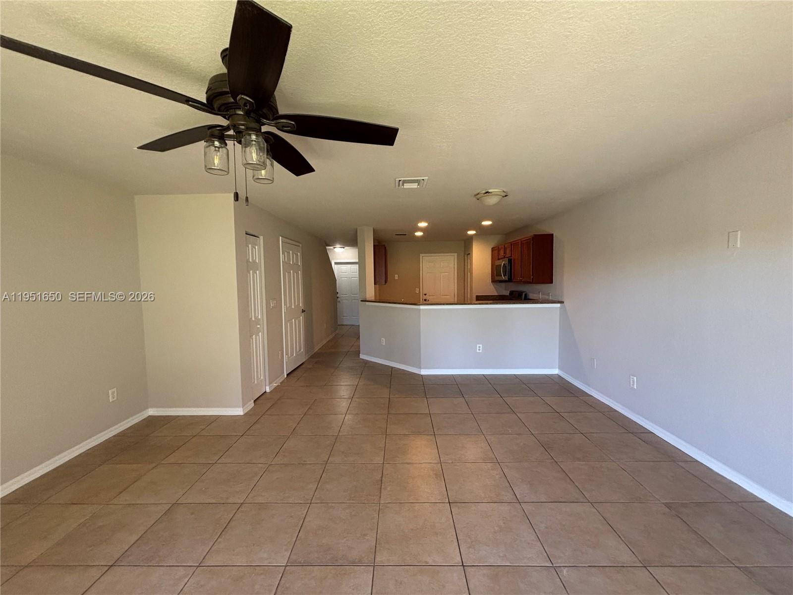 HAMPTON HILLS - Residential