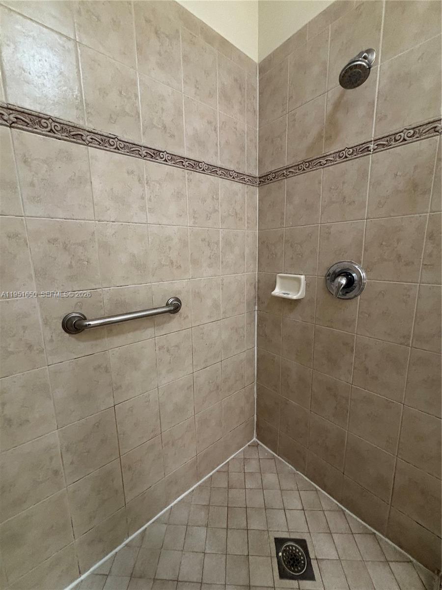 HAMPTON HILLS - Residential