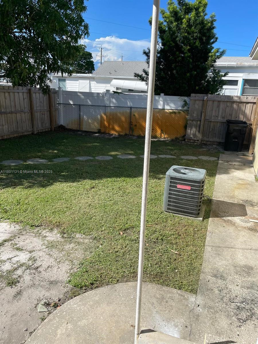 LAKE WORTH TOWN OF - Residential Lease