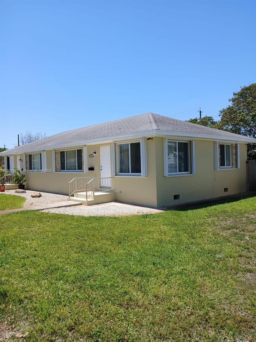 1 STORY DUPLEX, REMODELED, TILED FLOORS, 2 BEDROOMS 1 BATH WITH SHOWER, WASHER AND DRYER . ENCLOSED PATIO, CENTRAL A/C. TENANT PAY THE UTILITIES.