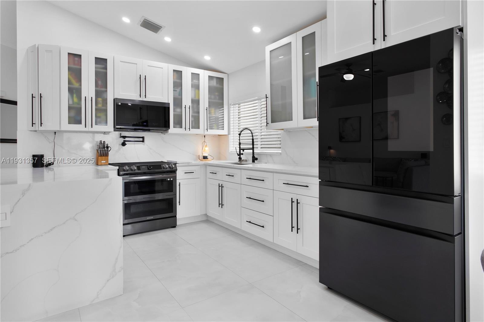 MONTERREY 6TH ADDN - Residential Lease