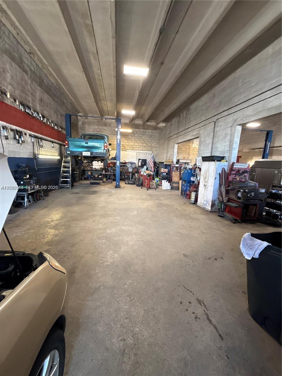 1750 W 41st St