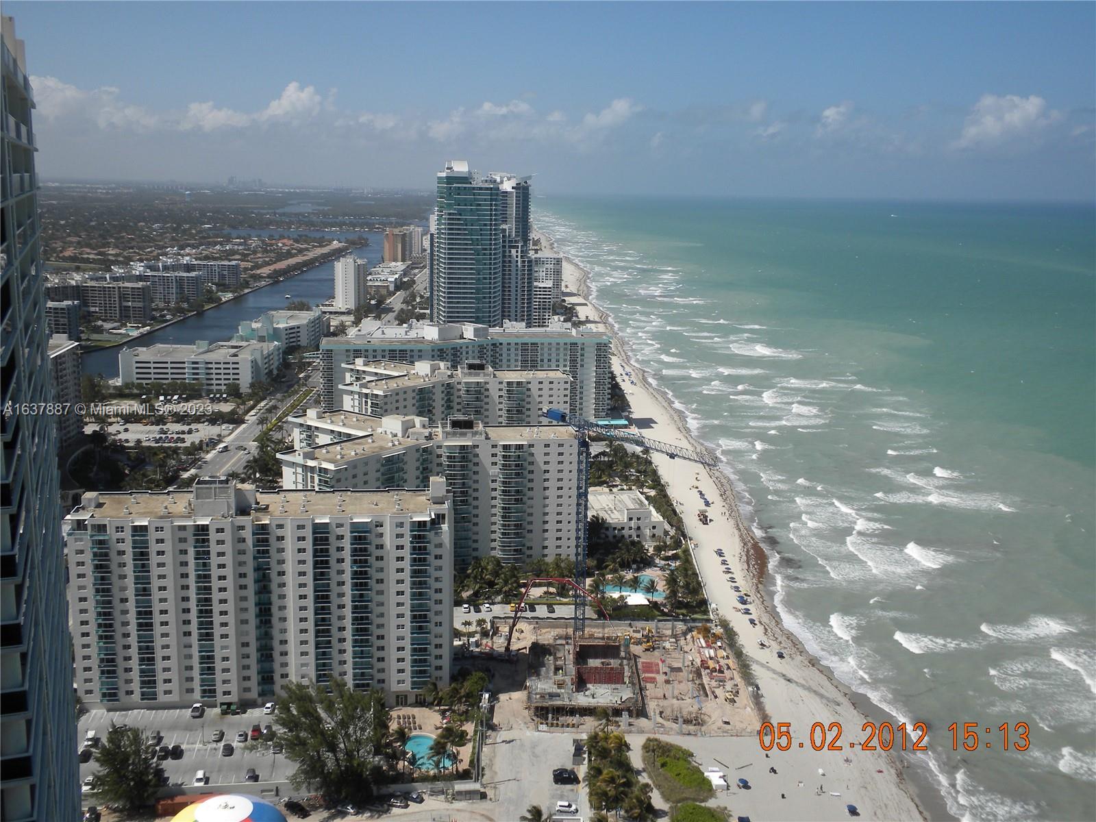 Spectacular ocean view from this 2 bedrooms plus den. Available for Short term. No smoking Apartment..King size bed on primary and queen on 2nd bedroom a den have 2 twin beds.