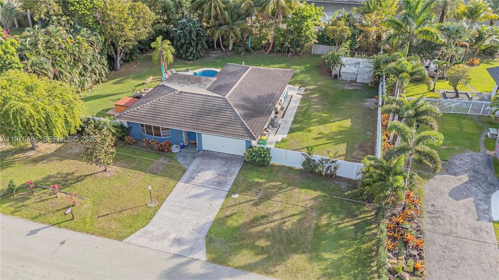 Photo of 11400 Tara Dr, Plantation, FL 33325 (MLS # A11976461)