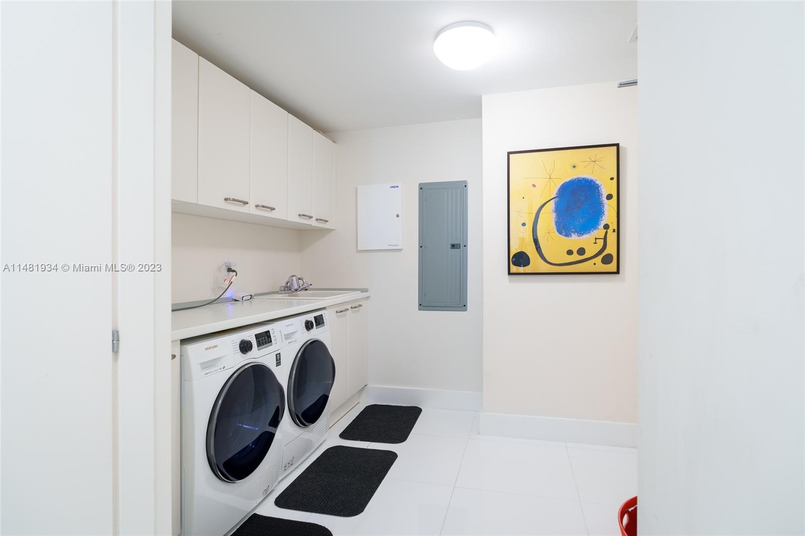 GROVENOR HOUSE CONDO - Residential
