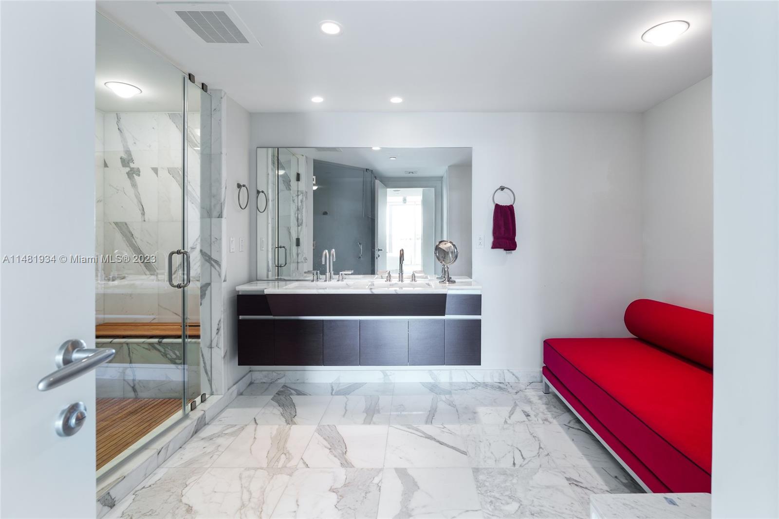 GROVENOR HOUSE CONDO - Residential
