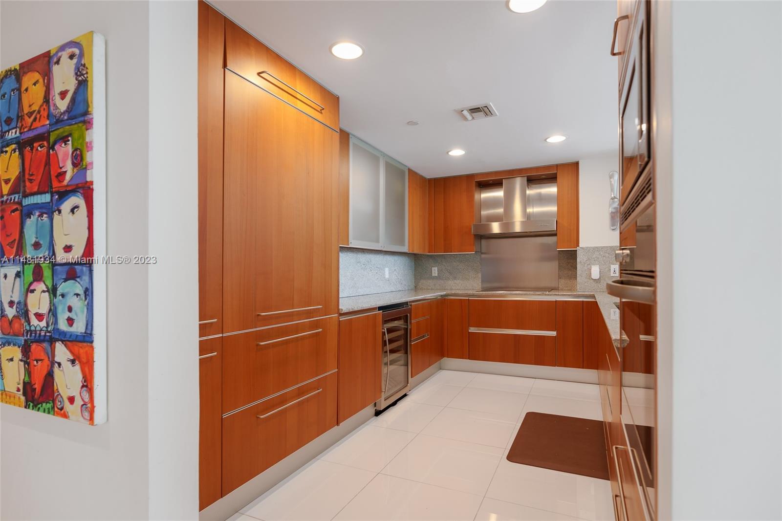 GROVENOR HOUSE CONDO - Residential