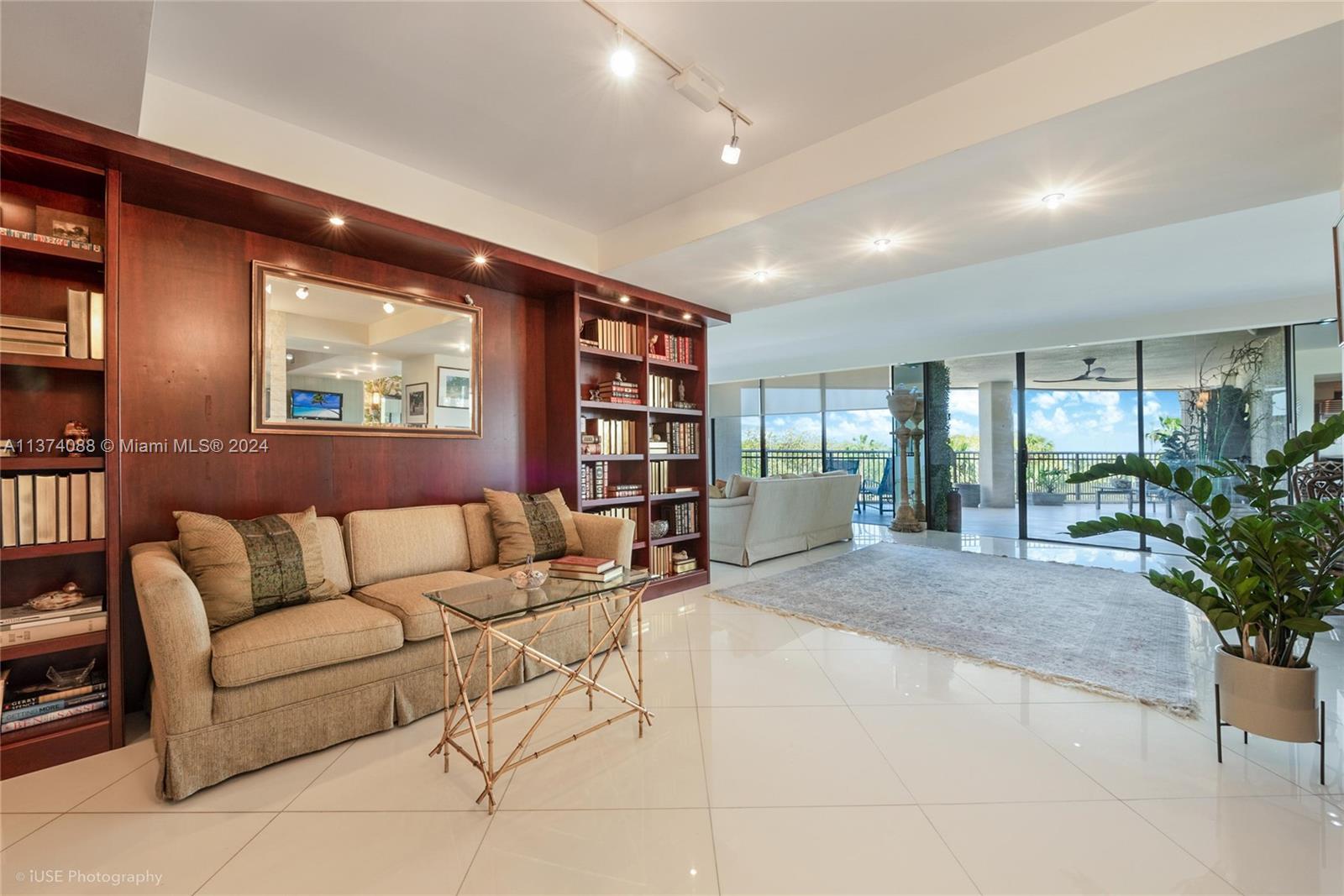 YACHT HARBOUR CONDO - Residential