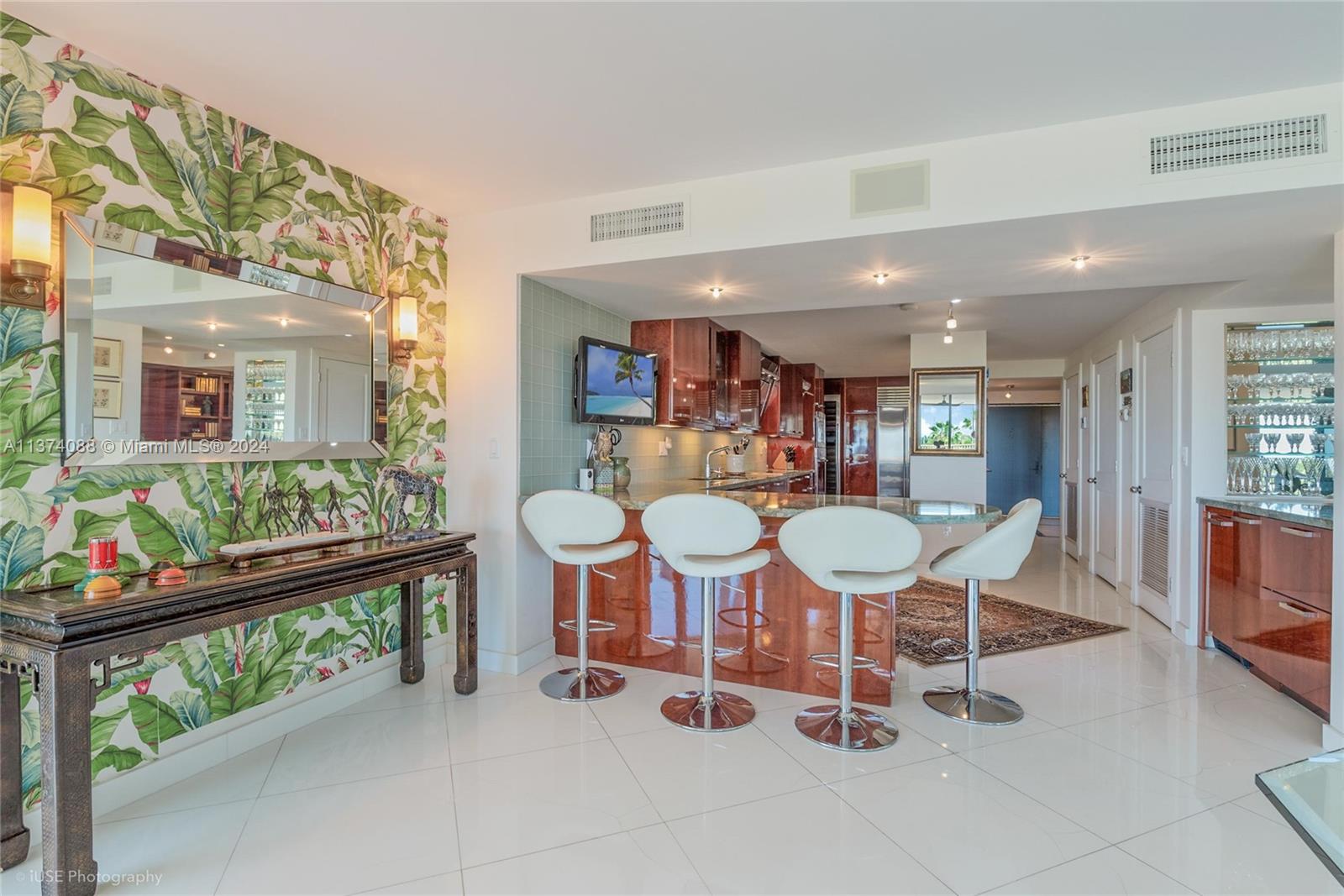 YACHT HARBOUR CONDO - Residential