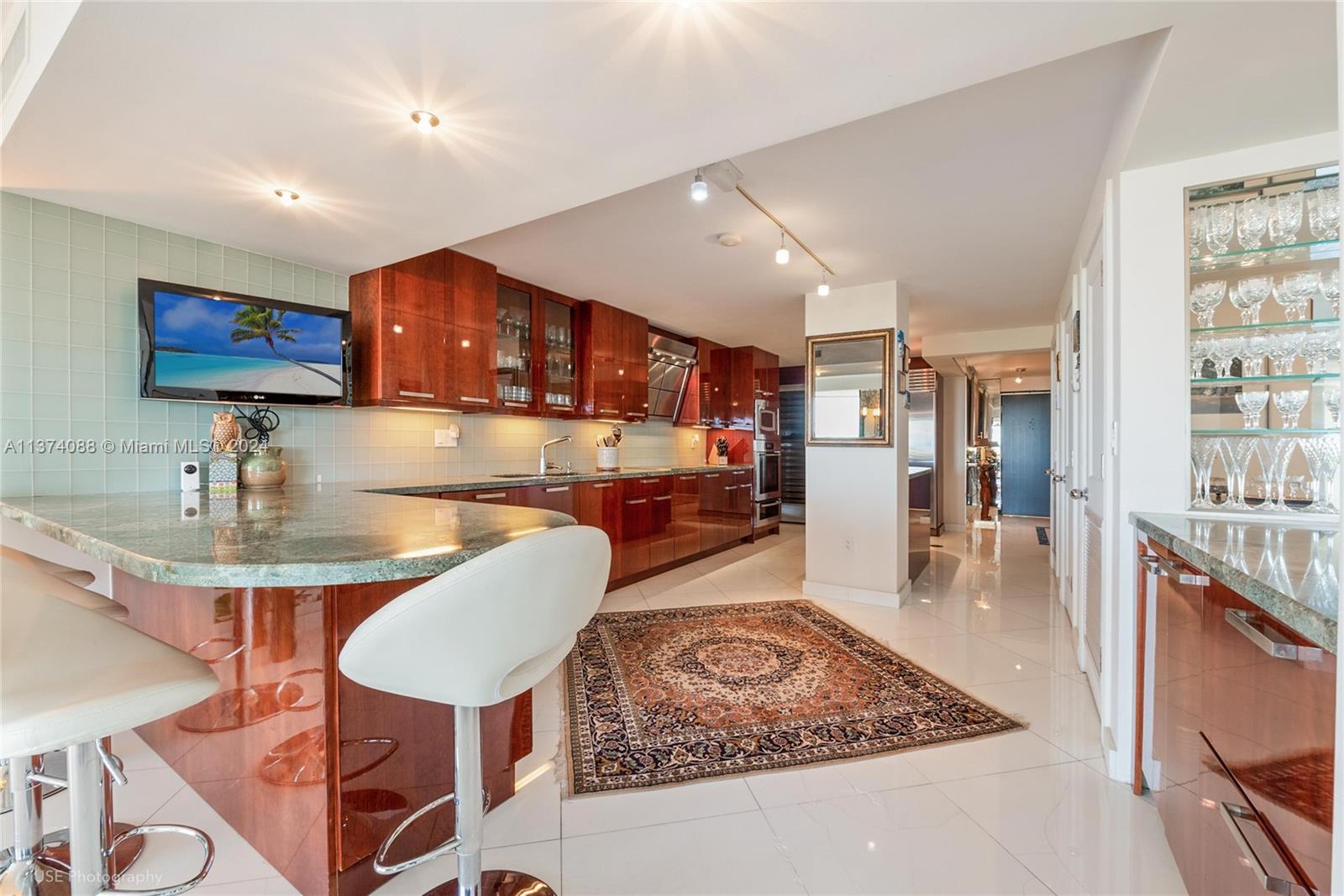 YACHT HARBOUR CONDO - Residential