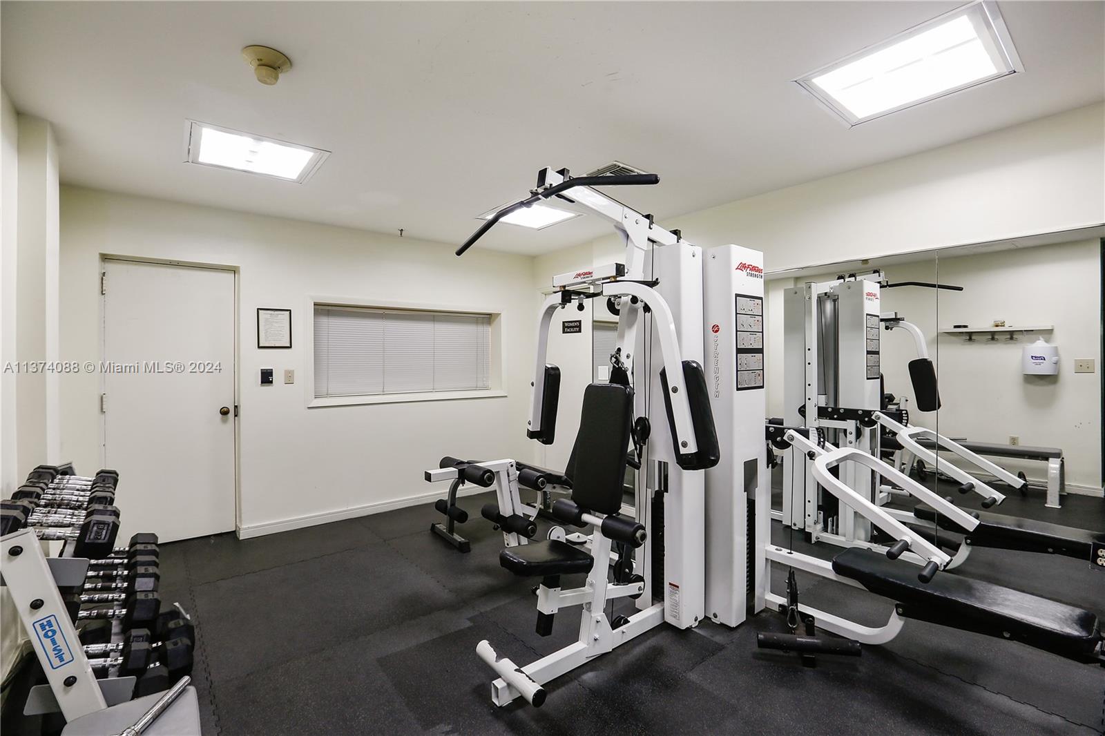 YACHT HARBOUR CONDO - Residential