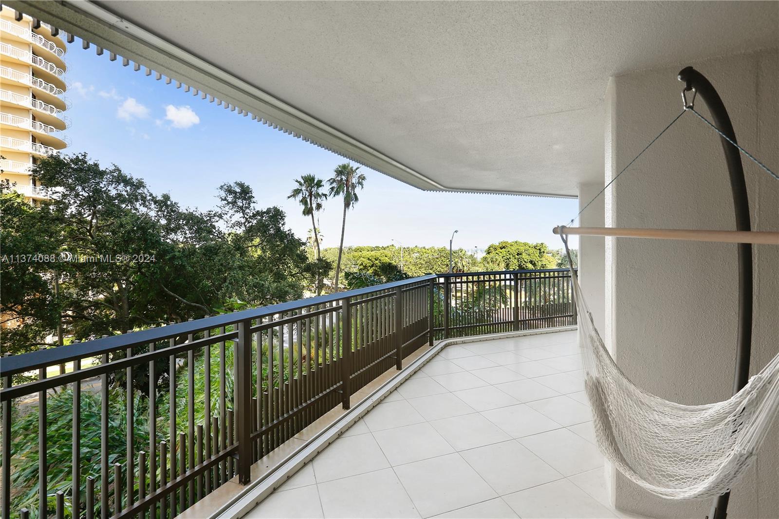 YACHT HARBOUR CONDO - Residential