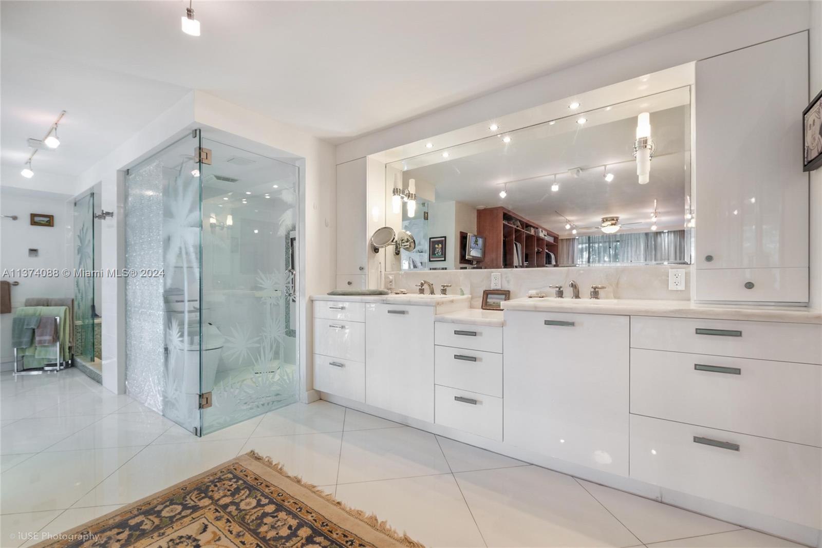 YACHT HARBOUR CONDO - Residential