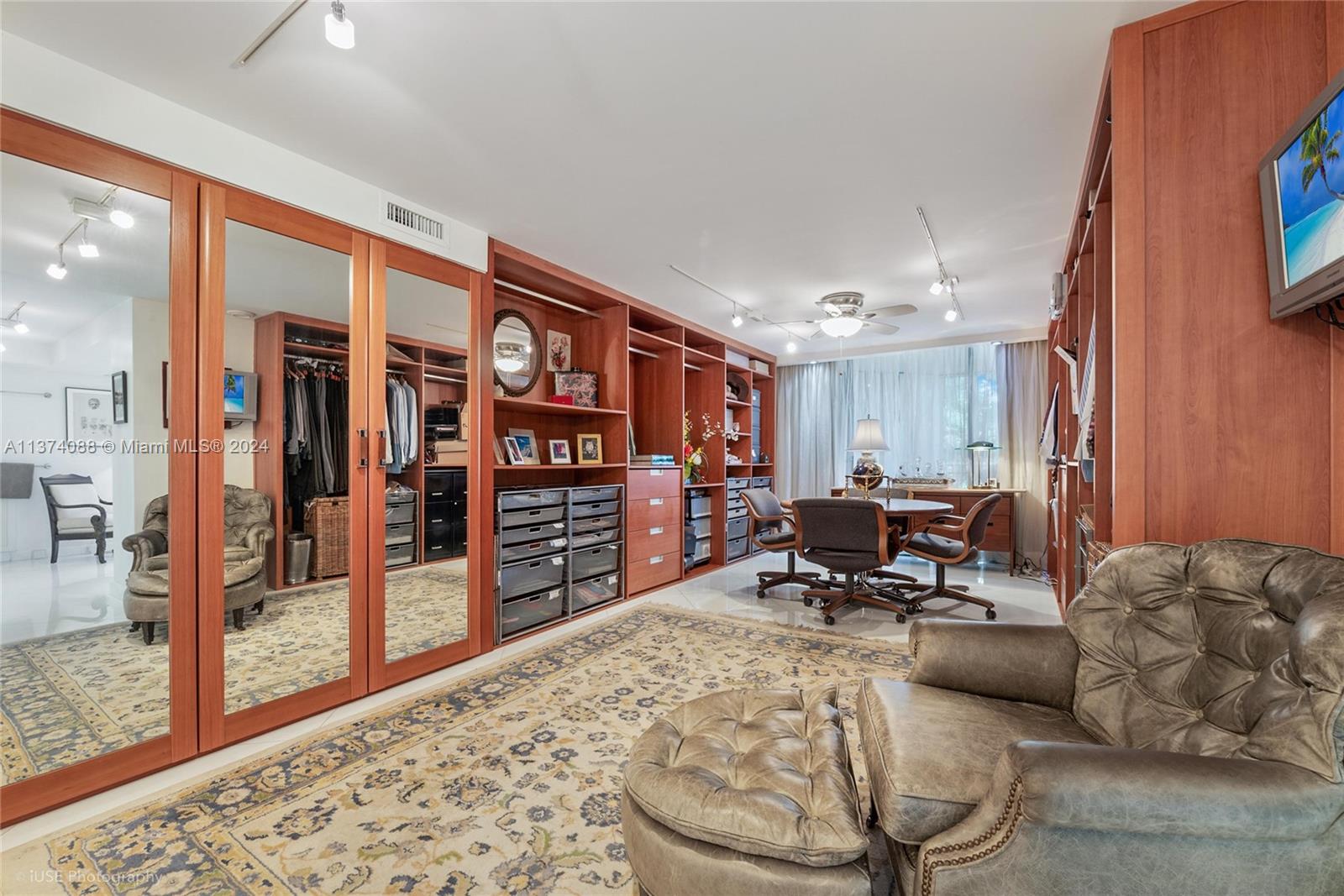 YACHT HARBOUR CONDO - Residential