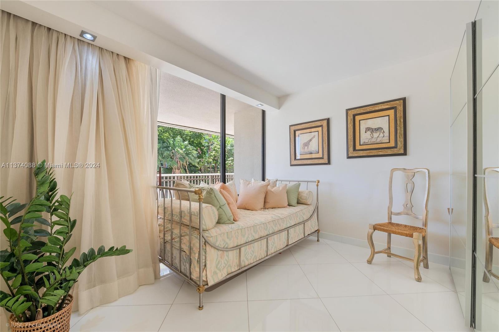 YACHT HARBOUR CONDO - Residential