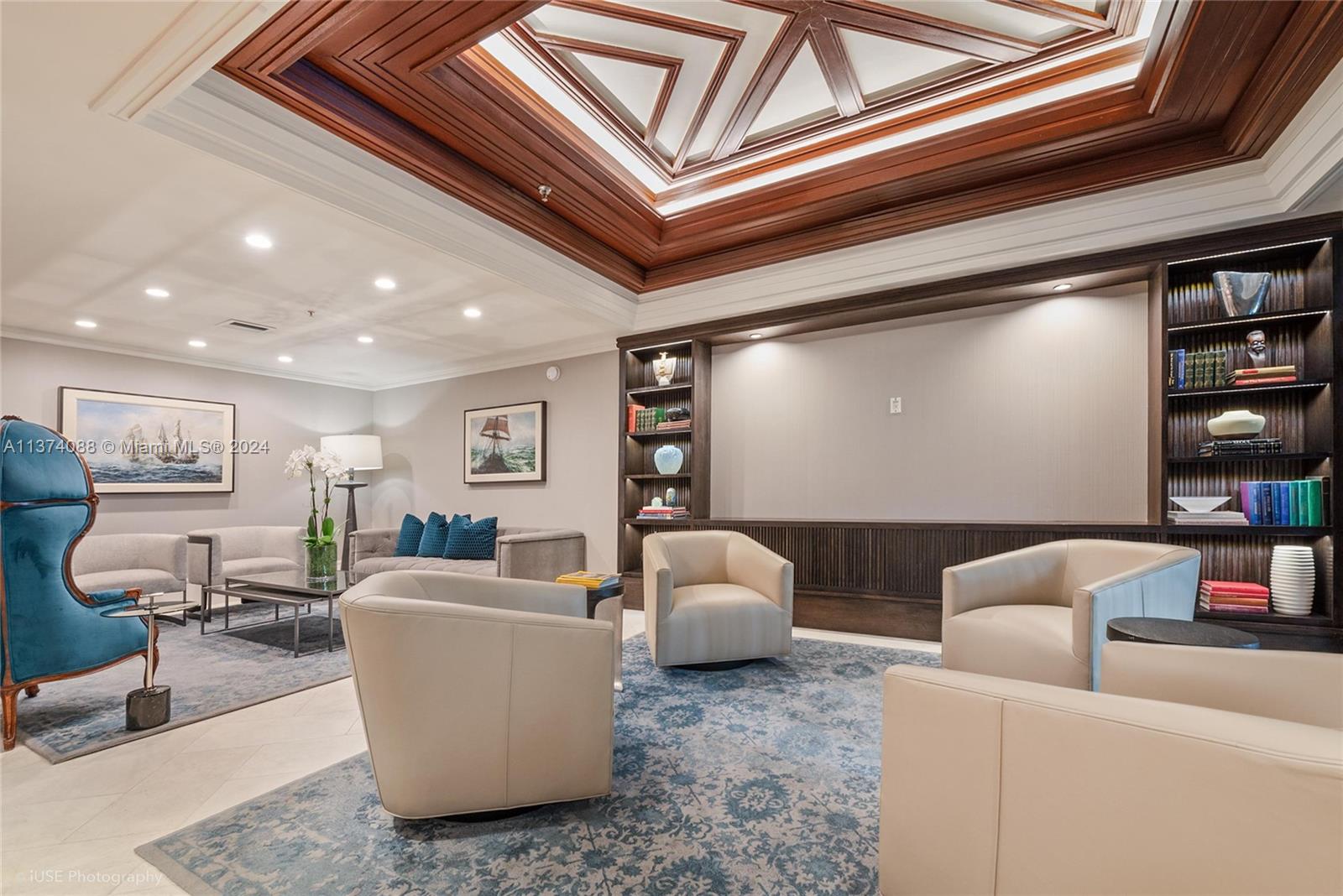 YACHT HARBOUR CONDO - Residential