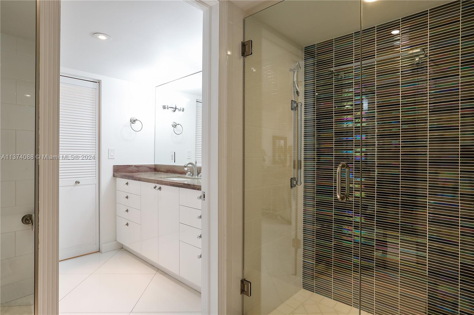 YACHT HARBOUR CONDO - Residential