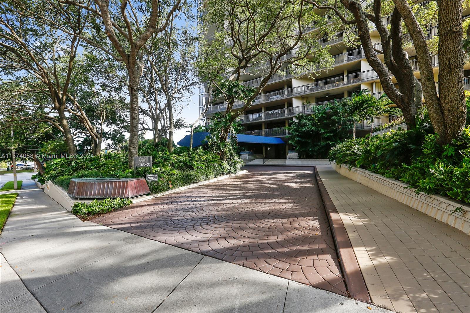 YACHT HARBOUR CONDO - Residential