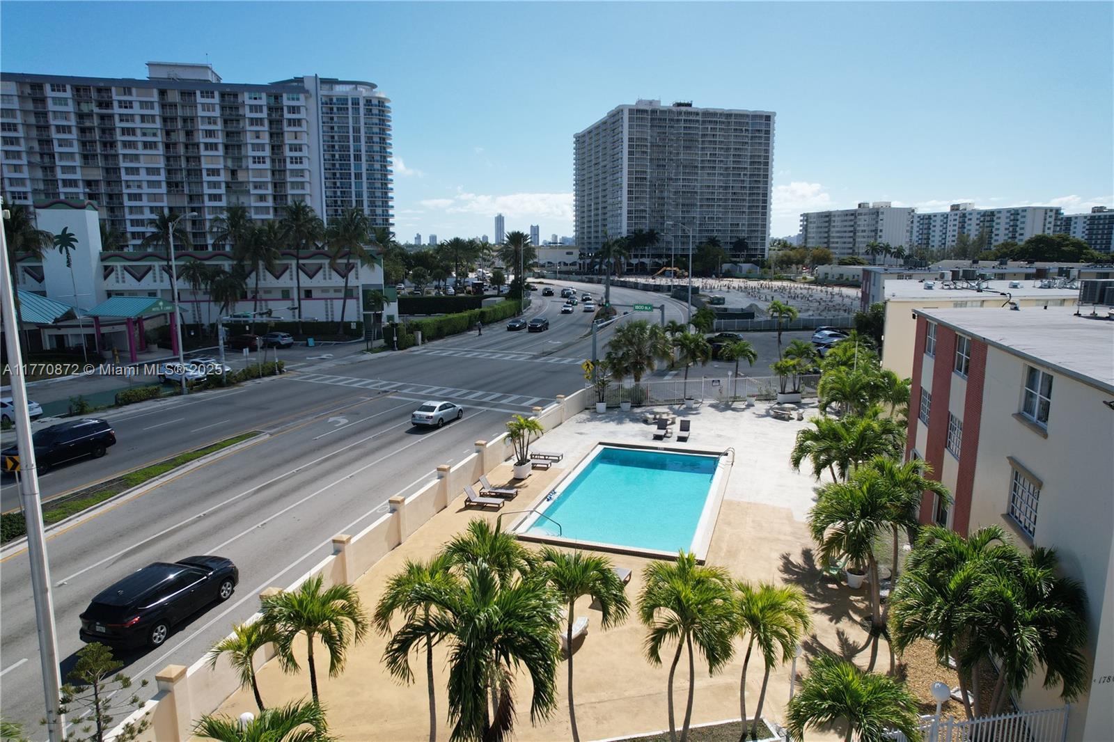 NO BAY WHITE HOUSE NO 2 C - Residential