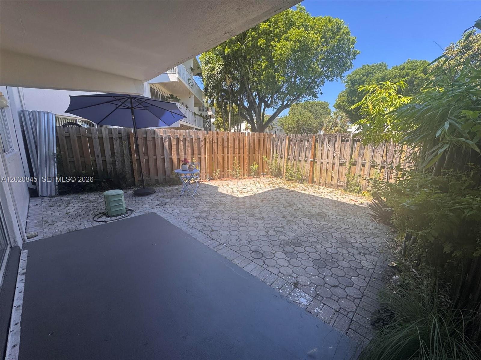 PARADISE AT DADELAND COND - Residential