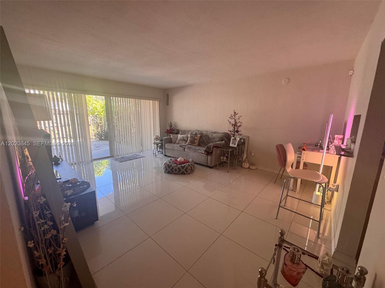 PARADISE AT DADELAND COND - Residential