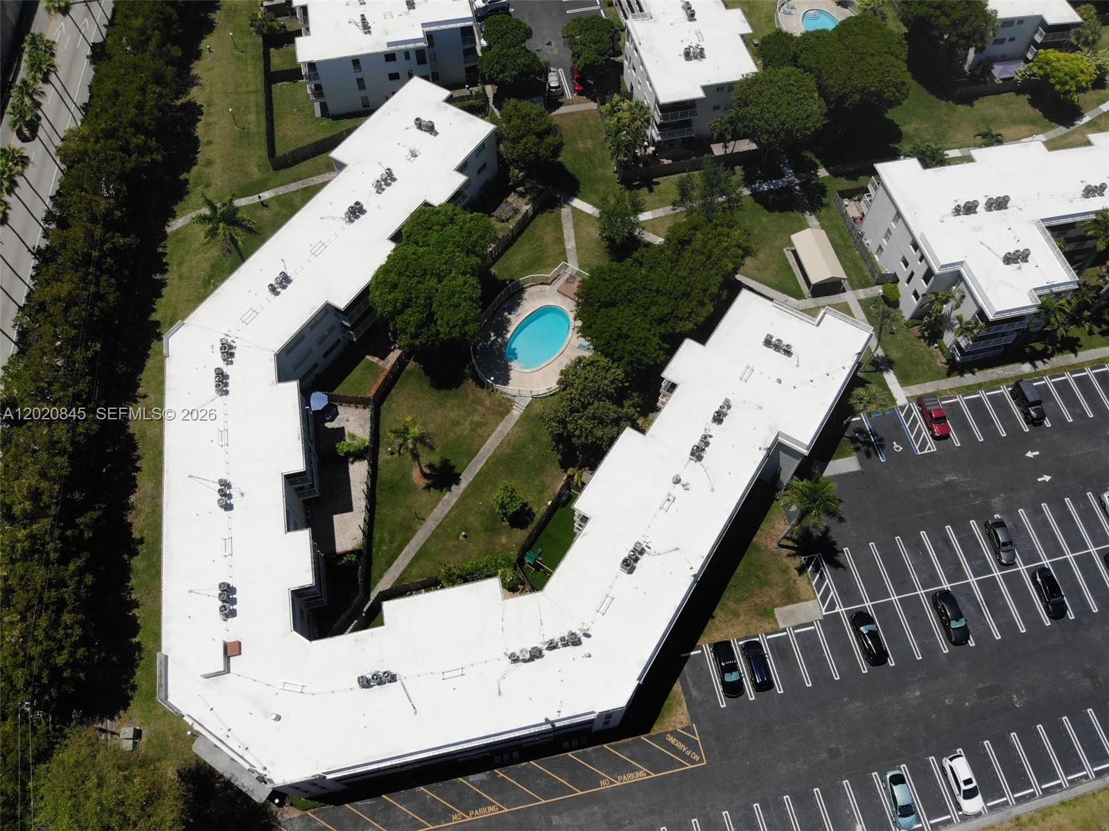 PARADISE AT DADELAND COND - Residential