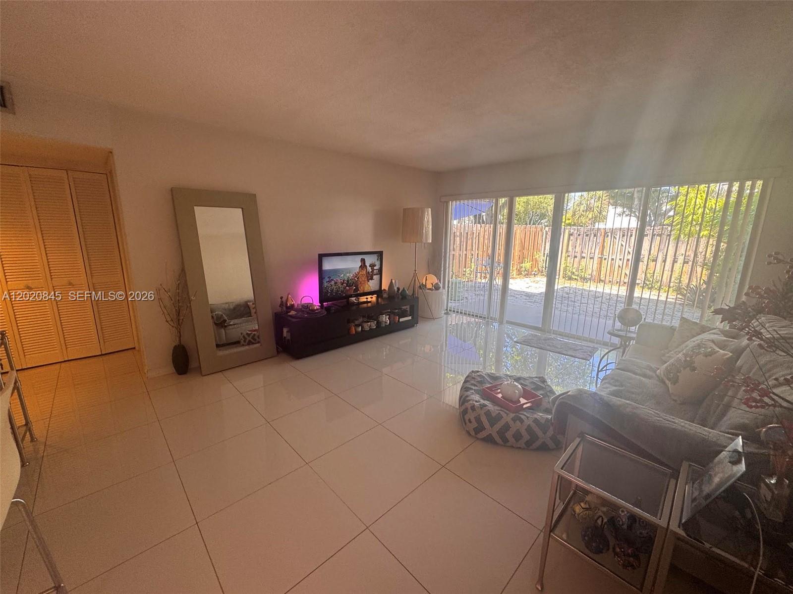 PARADISE AT DADELAND COND - Residential