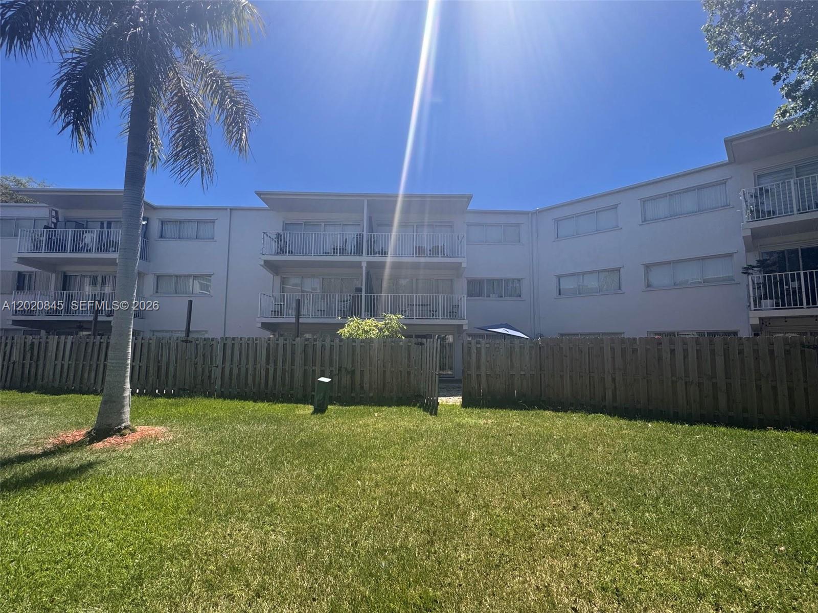 PARADISE AT DADELAND COND - Residential