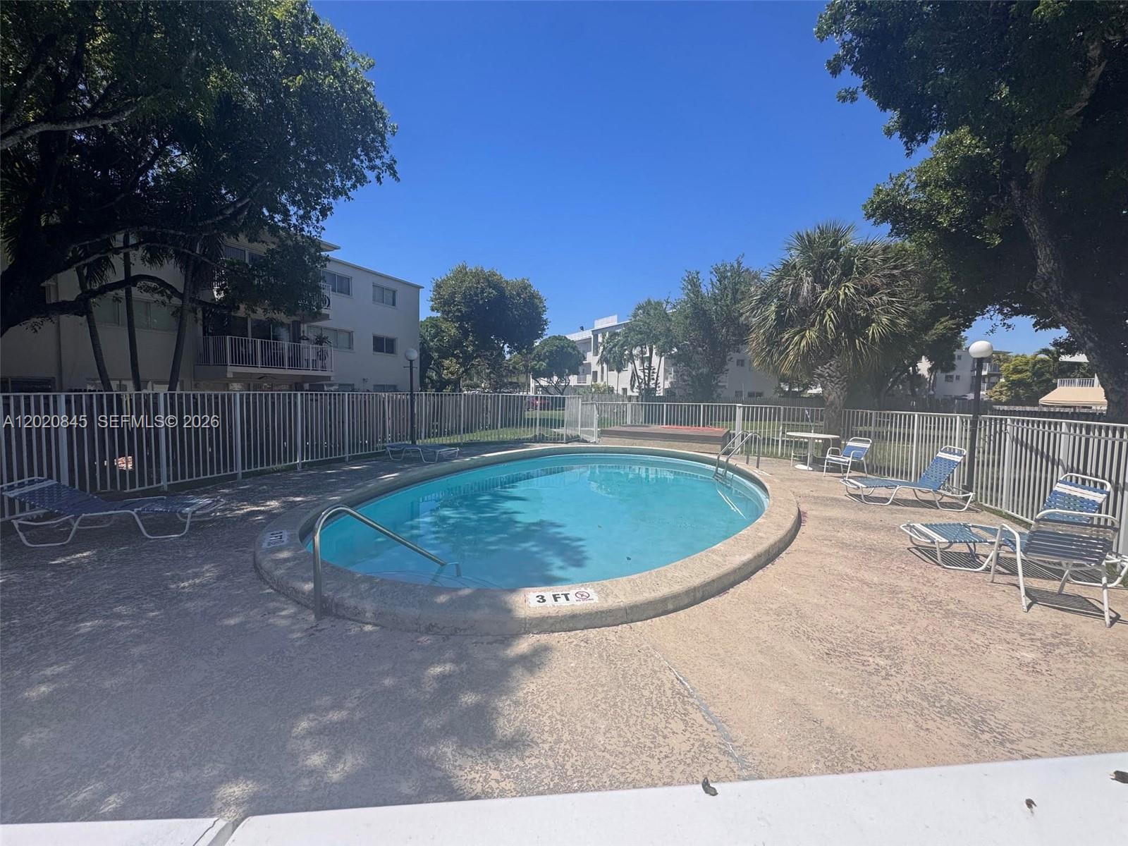 PARADISE AT DADELAND COND - Residential