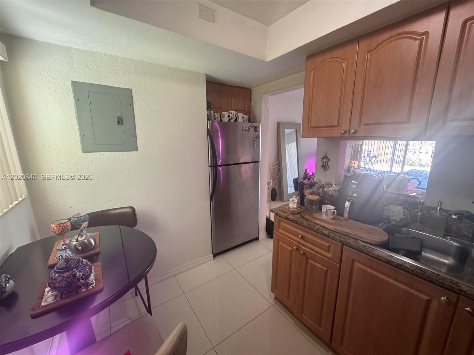 PARADISE AT DADELAND COND - Residential