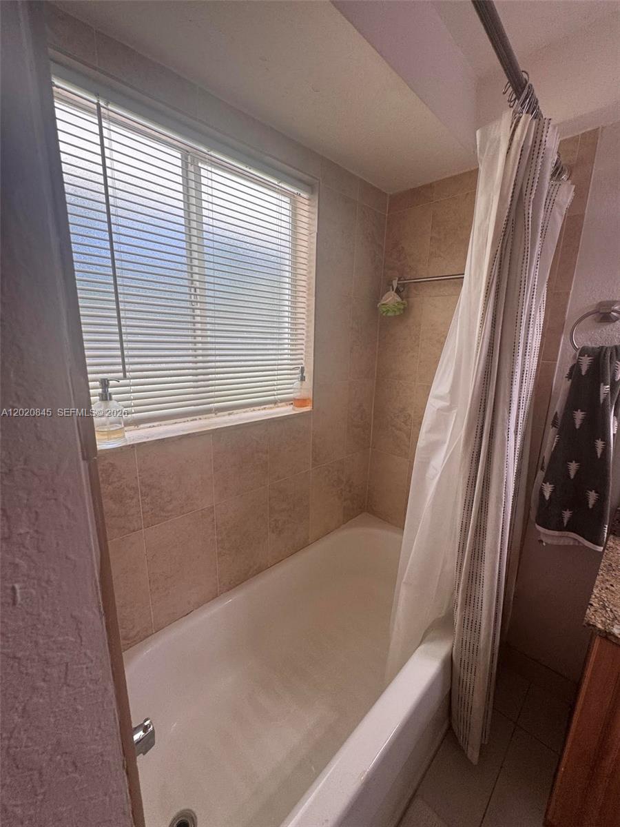 PARADISE AT DADELAND COND - Residential