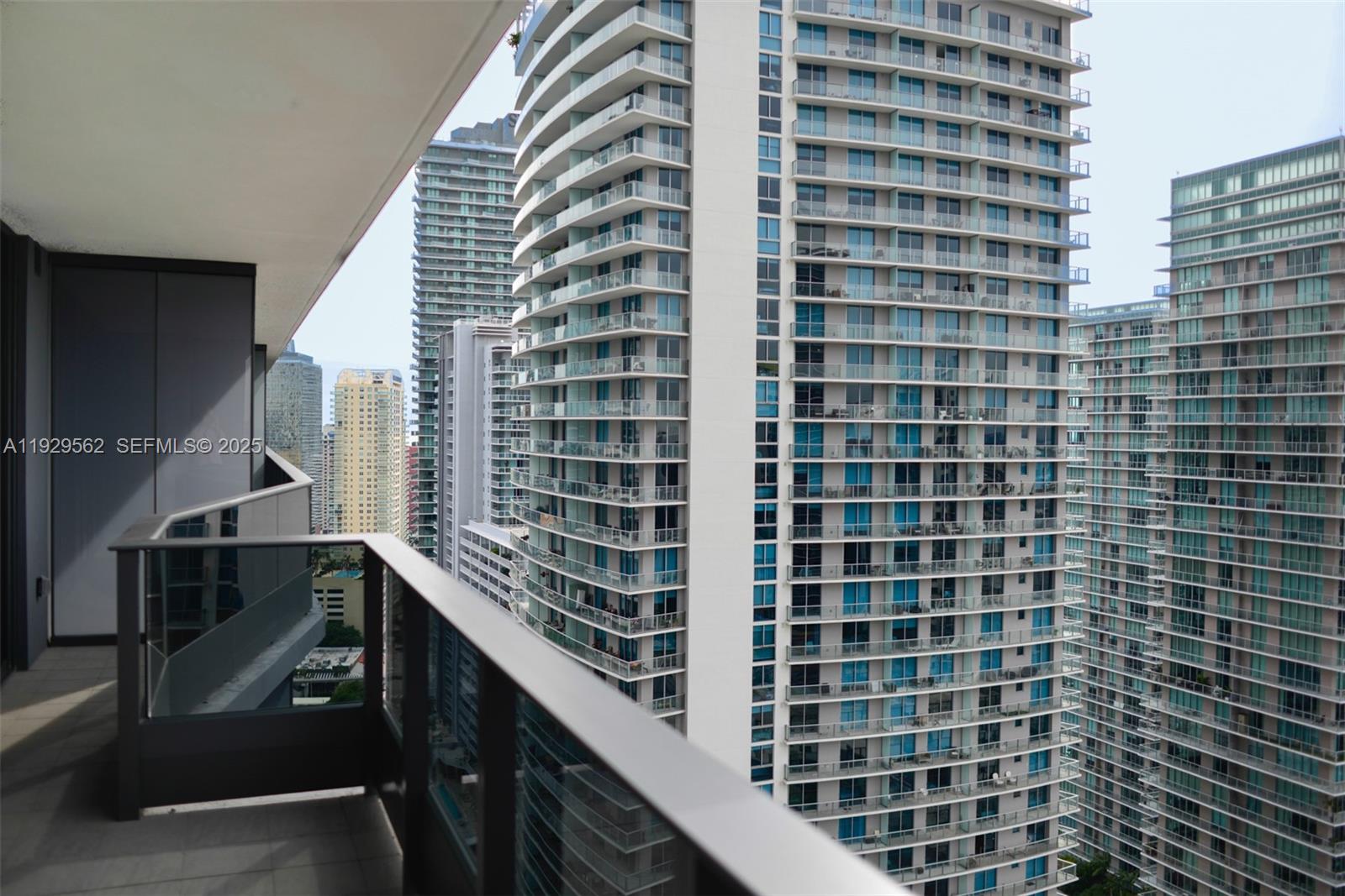 1000 Brickell Plz 3208
