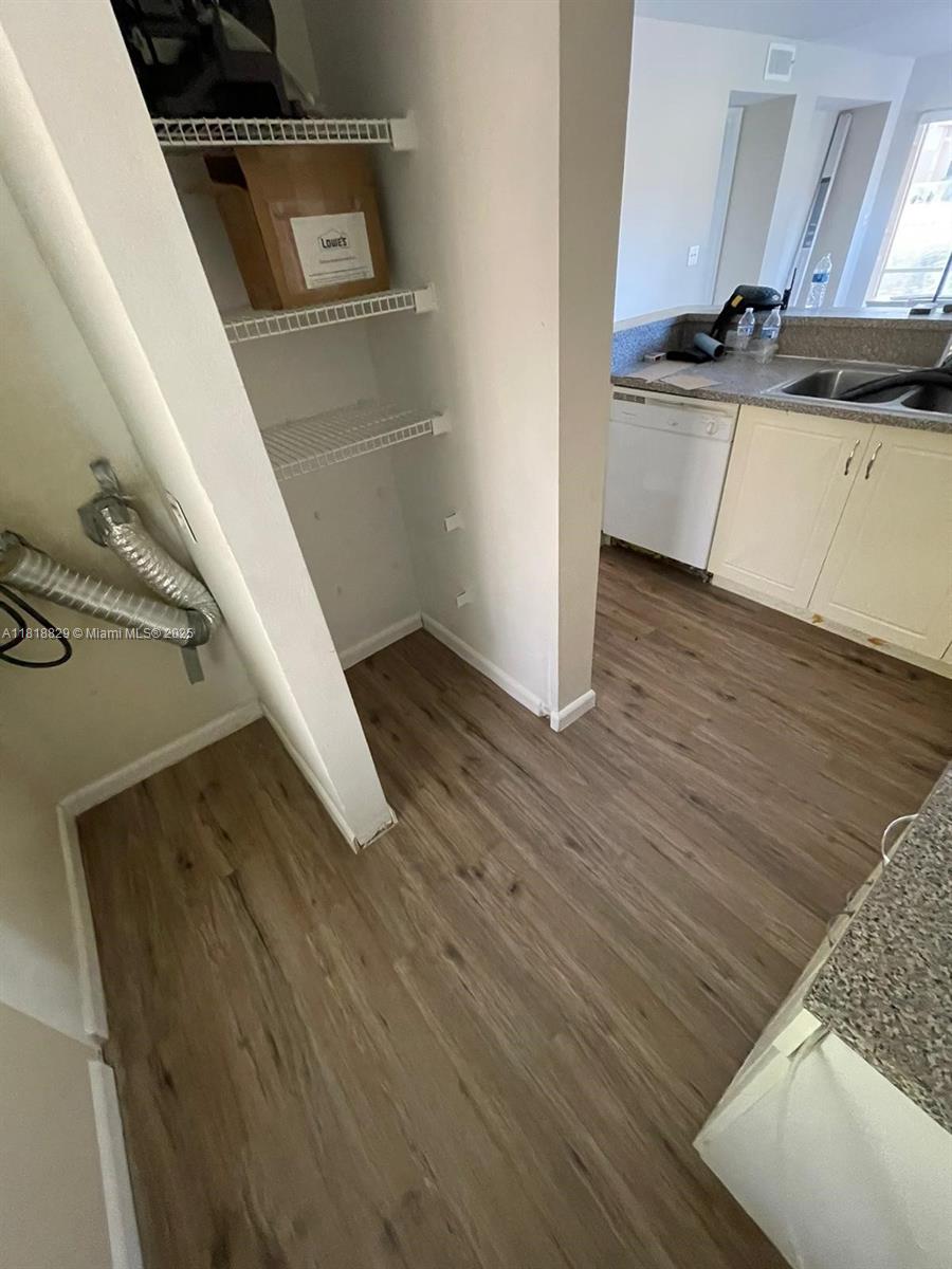 PALM LAKE CONDO - Residential Lease