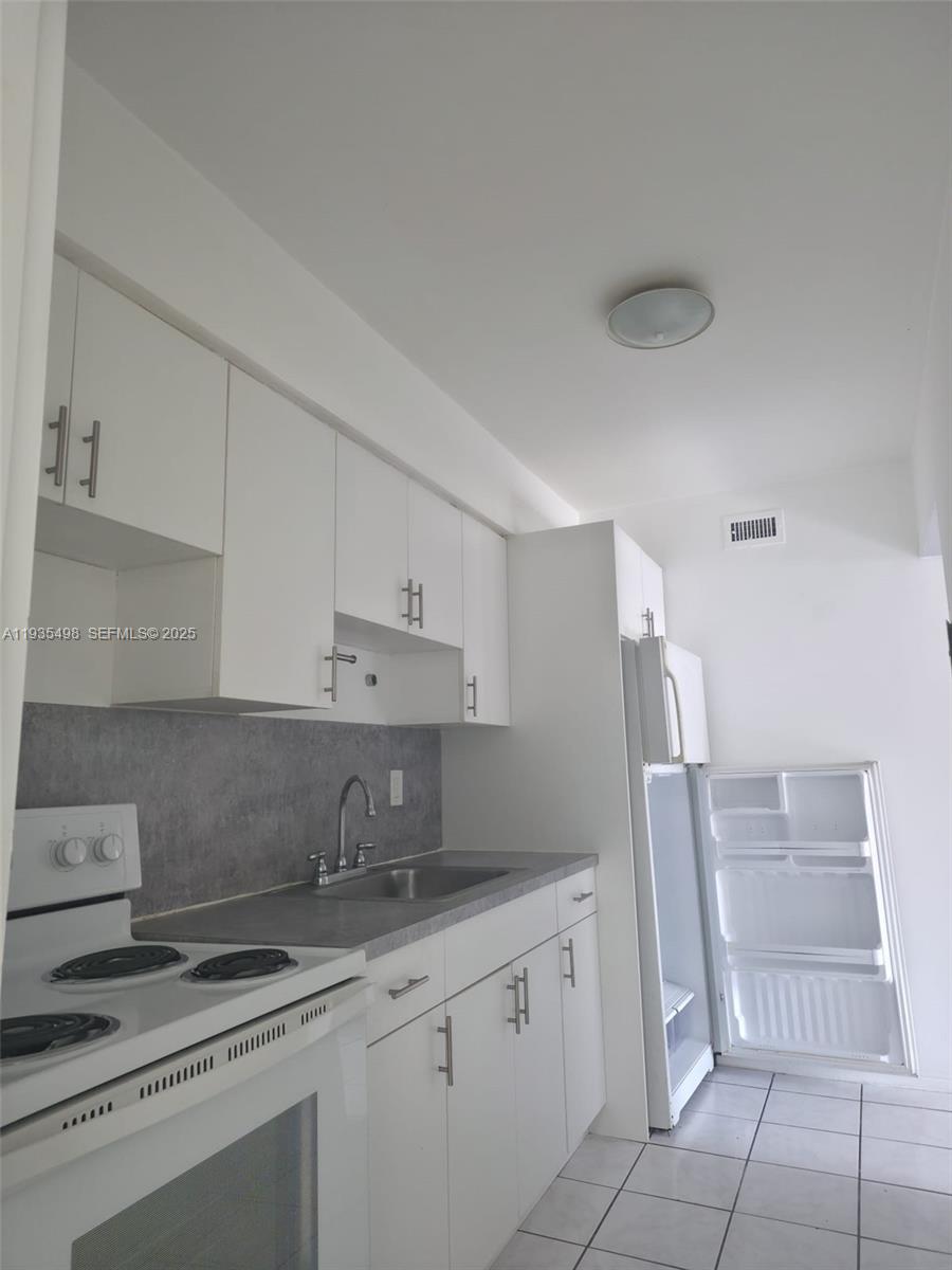 HOLLYWOOD HOMESITES REV P - Residential Lease