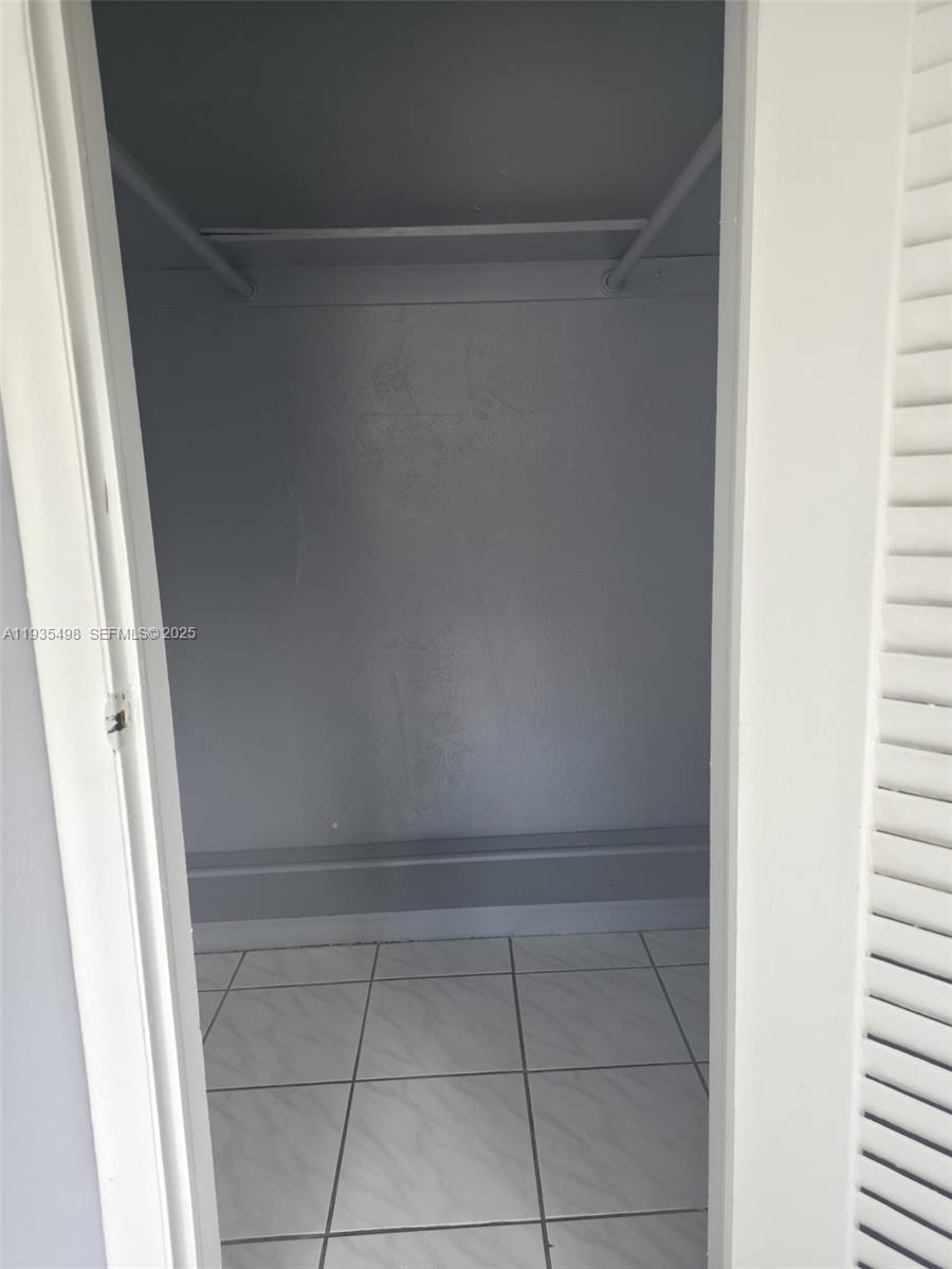 HOLLYWOOD HOMESITES REV P - Residential Lease