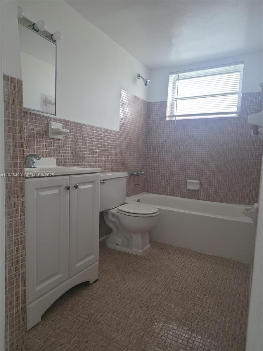 HOLLYWOOD HOMESITES REV P - Residential Lease