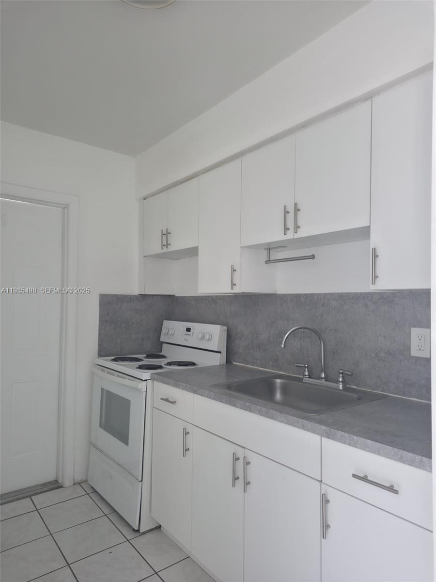 HOLLYWOOD HOMESITES REV P - Residential Lease